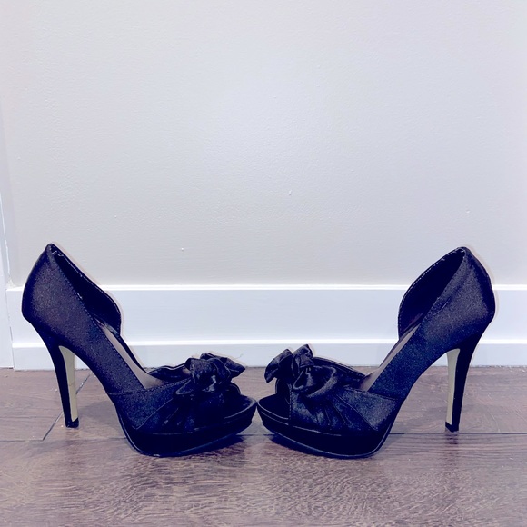 Worn Once - Black Satin Aldo Heels - Size 8 - Picture 2 of 3